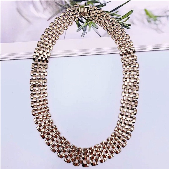 Hollow Mesh Gold Wide Chain Link Necklace - Picture 2 of 3